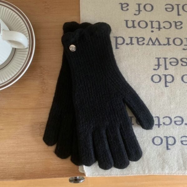 Warm Ruffled Gloves