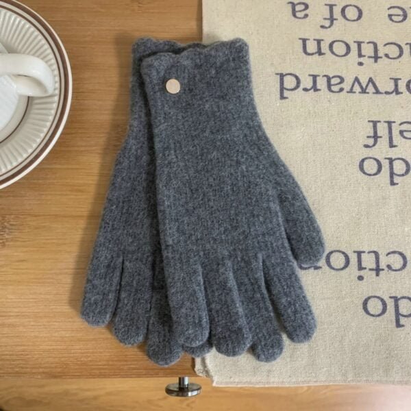 Warm Ruffled Gloves